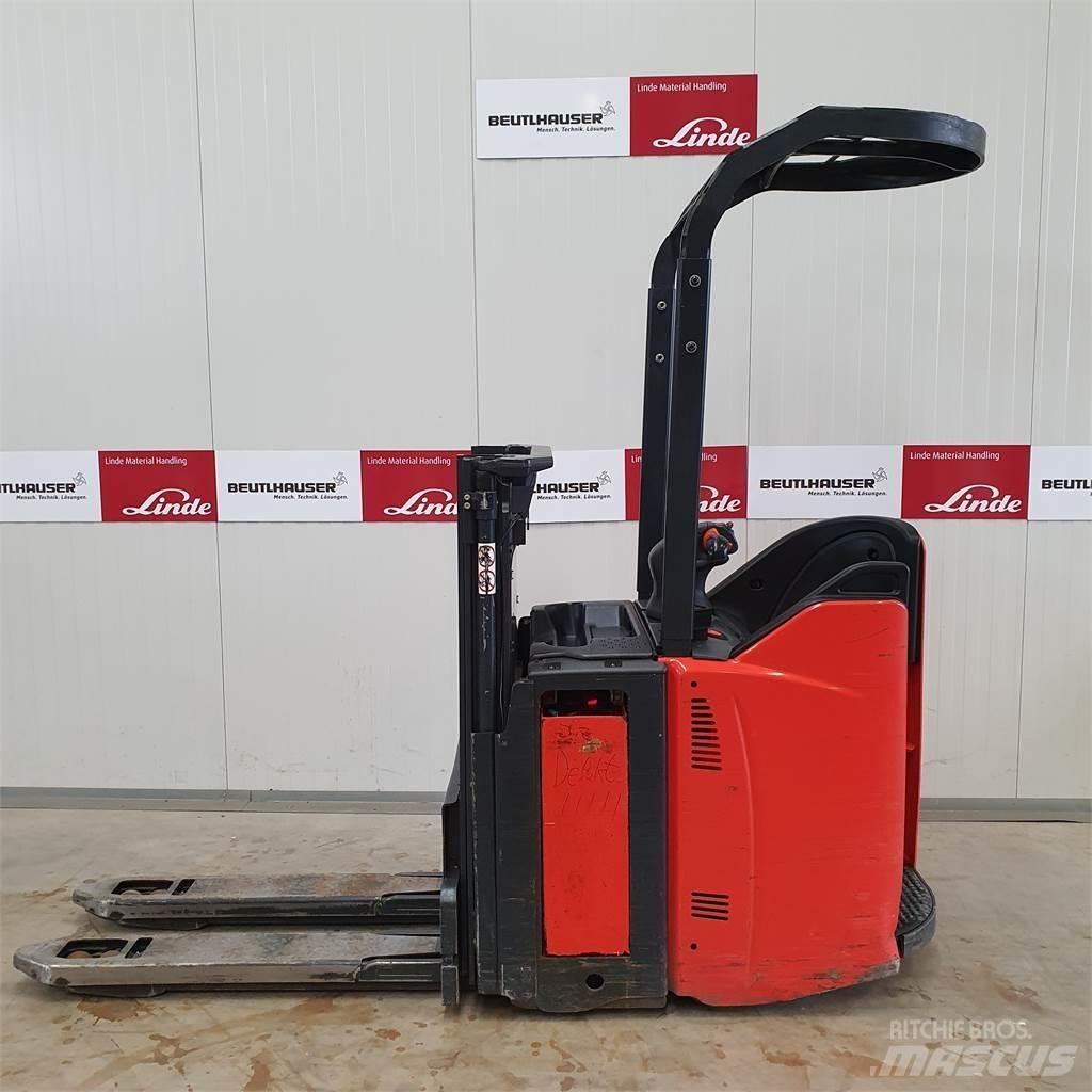 Linde D12SP Ročni električni viličar