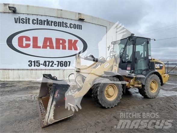 CAT 906M Kolesni nakladalci