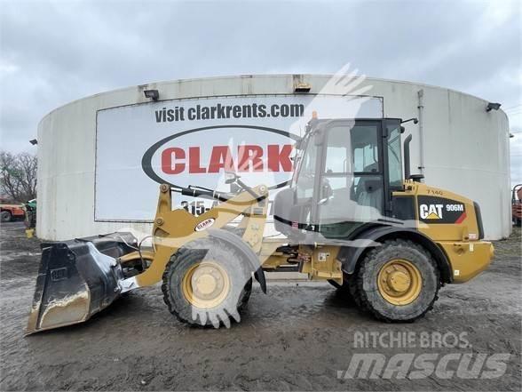CAT 906M Kolesni nakladalci