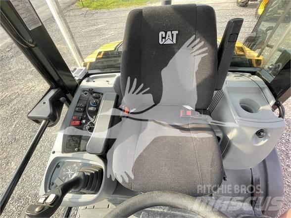 CAT 906M Kolesni nakladalci