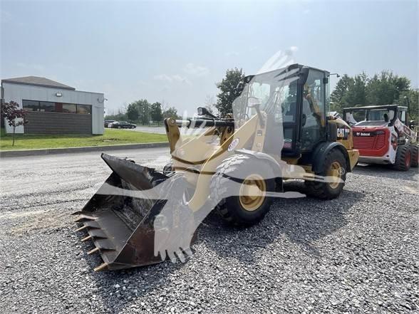 CAT 906M Kolesni nakladalci