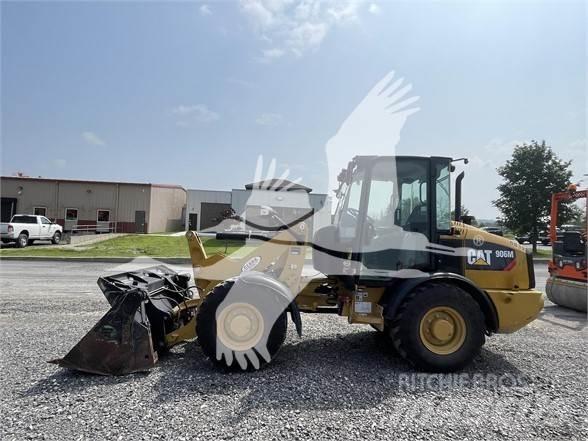 CAT 906M Kolesni nakladalci
