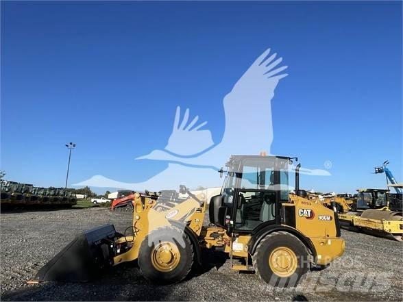 CAT 906M Kolesni nakladalci