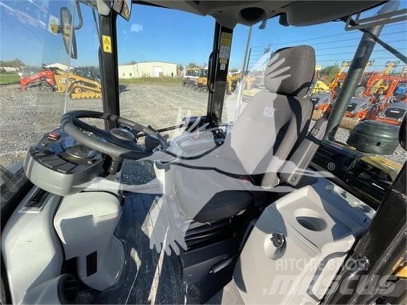 CAT 906M Kolesni nakladalci