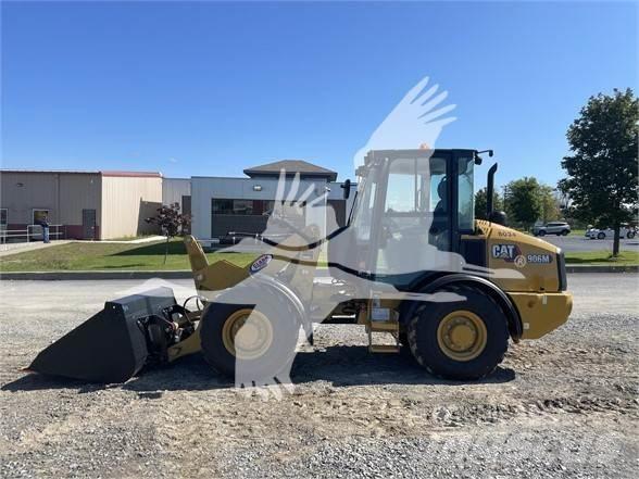 CAT 906M Kolesni nakladalci