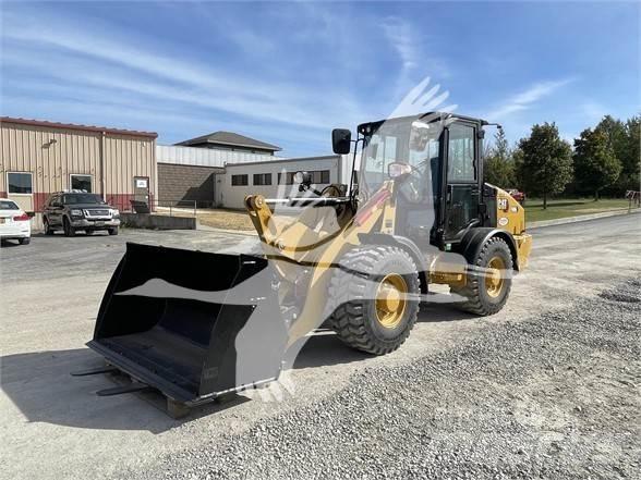 CAT 906M Kolesni nakladalci
