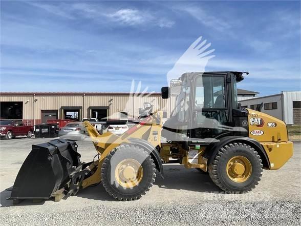 CAT 906M Kolesni nakladalci