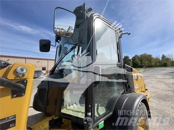 CAT 906M Kolesni nakladalci