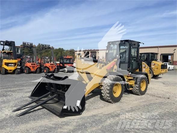 CAT 908 Kolesni nakladalci