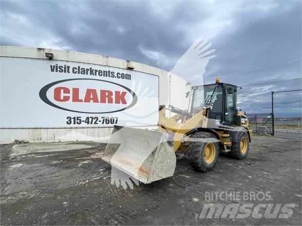 CAT 908M Kolesni nakladalci