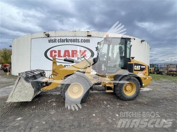 CAT 908M Kolesni nakladalci