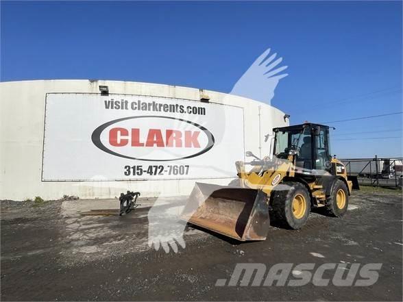 CAT 908M Kolesni nakladalci