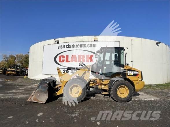CAT 908M Kolesni nakladalci