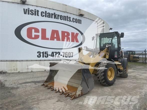CAT 908M Kolesni nakladalci