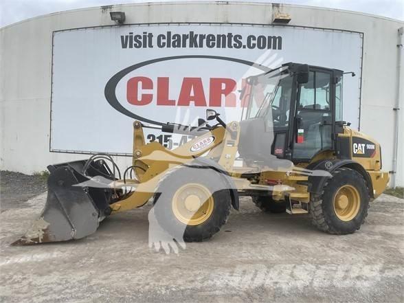 CAT 908M Kolesni nakladalci