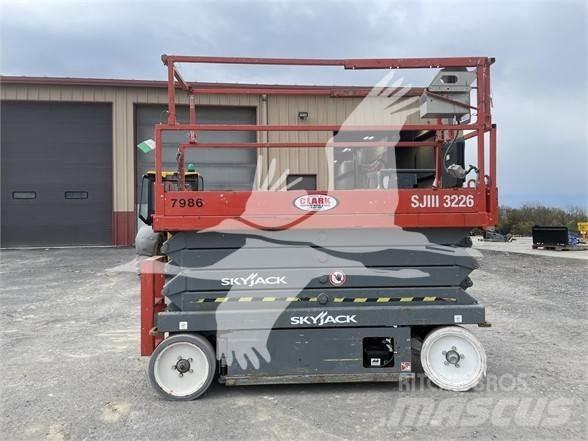SkyJack SJ3226 Škarjaste dvižne ploščadi
