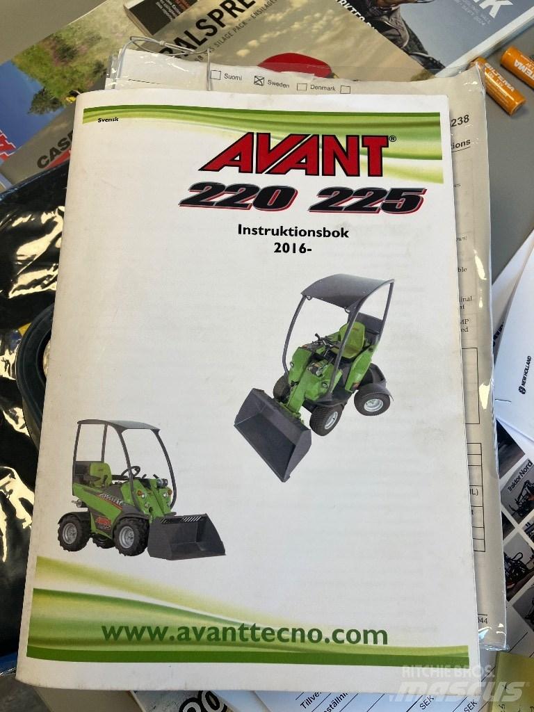 Avant 225 Večnamenski nakladalci