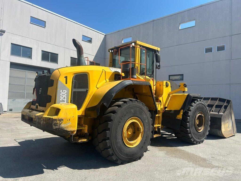 Volvo L250G Kolesni nakladalci
