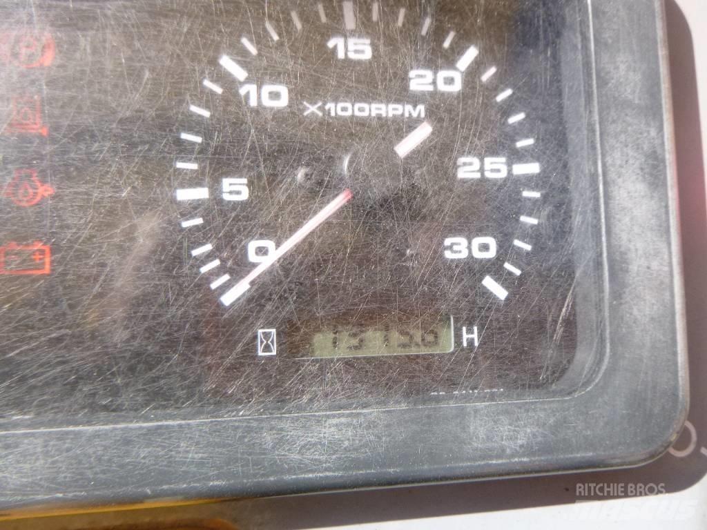 Sakai TS160-2 Kolesni valjarji s pnevmatikami
