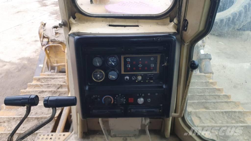 CAT D 6 M XL Buldožerji goseničarji