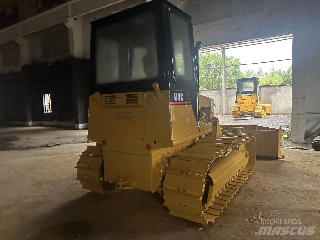 CAT D 4 C Buldožerji goseničarji