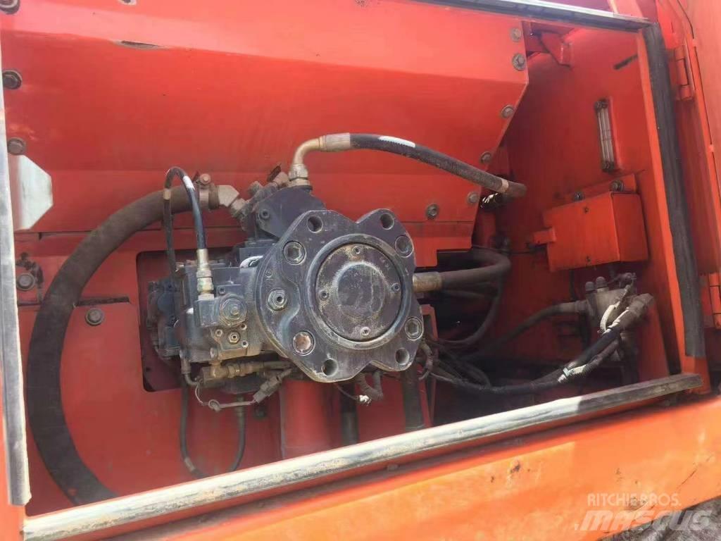 Hitachi ZX 210 Bagri goseničarji