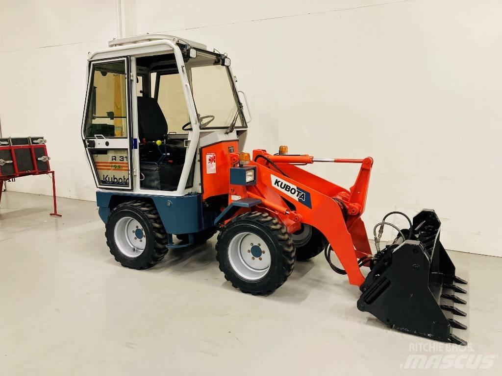 Kubota R 310 Kolesni nakladalci