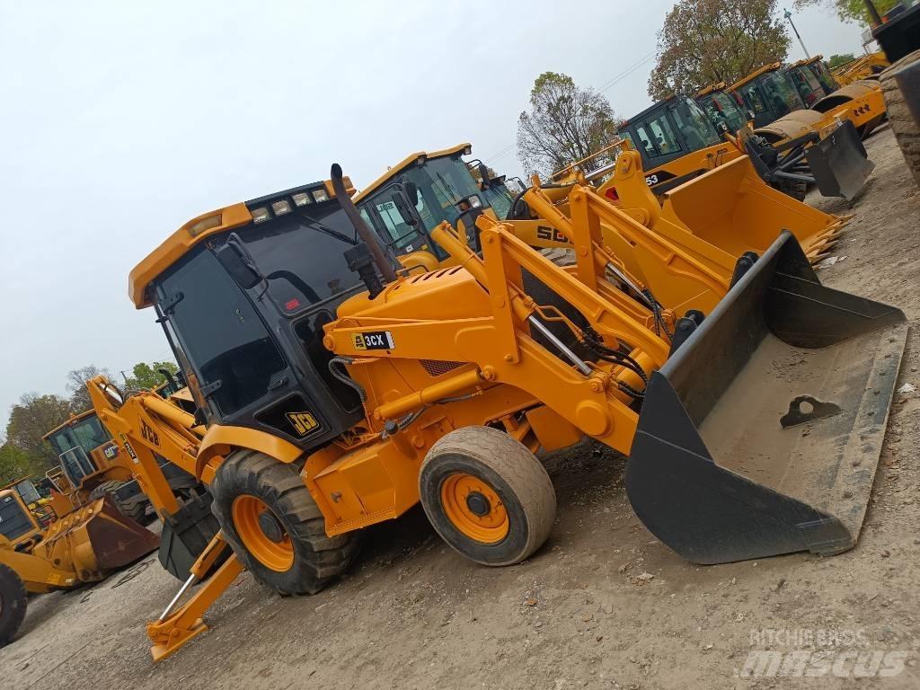 JCB 3 CX Kolesni nakladalci