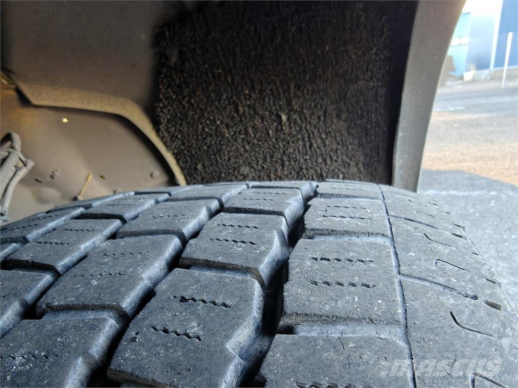 Scania P320 Tovornjaki z žerjavom