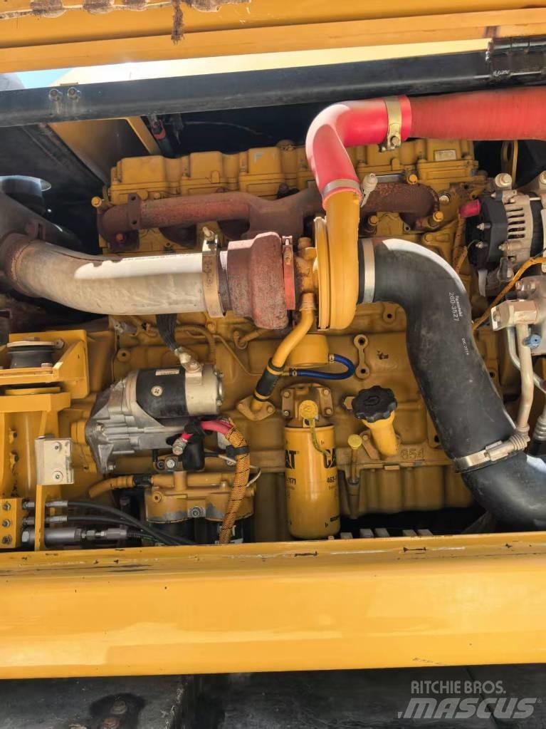 CAT M 320 Bagri na kolesih