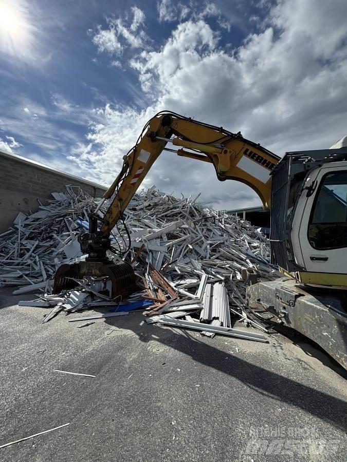 Liebherr A316 Li Posebni bagri