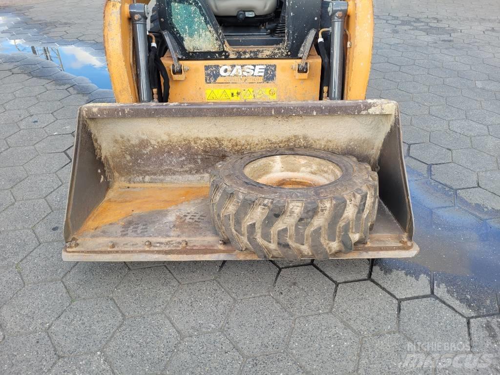 CASE SR 130 Skid steer mini nakladalci