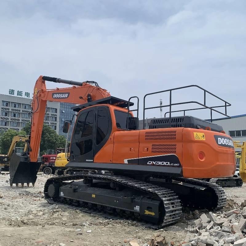 Doosan DX 300 Bagri goseničarji