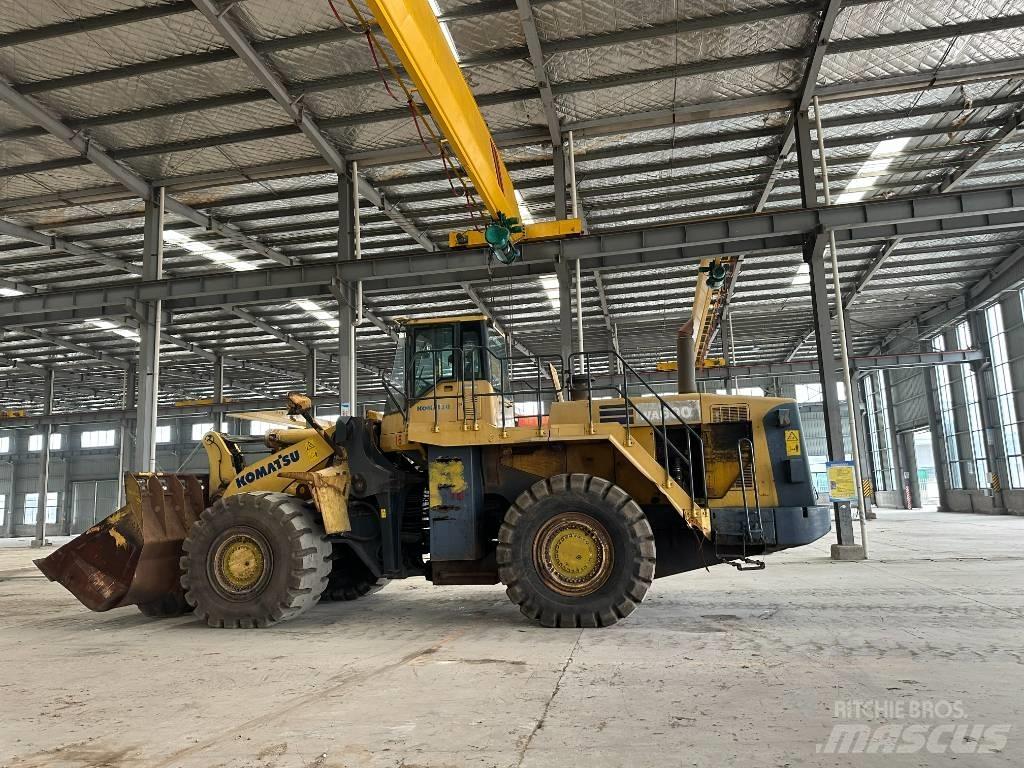 Komatsu WA 600 Kolesni nakladalci