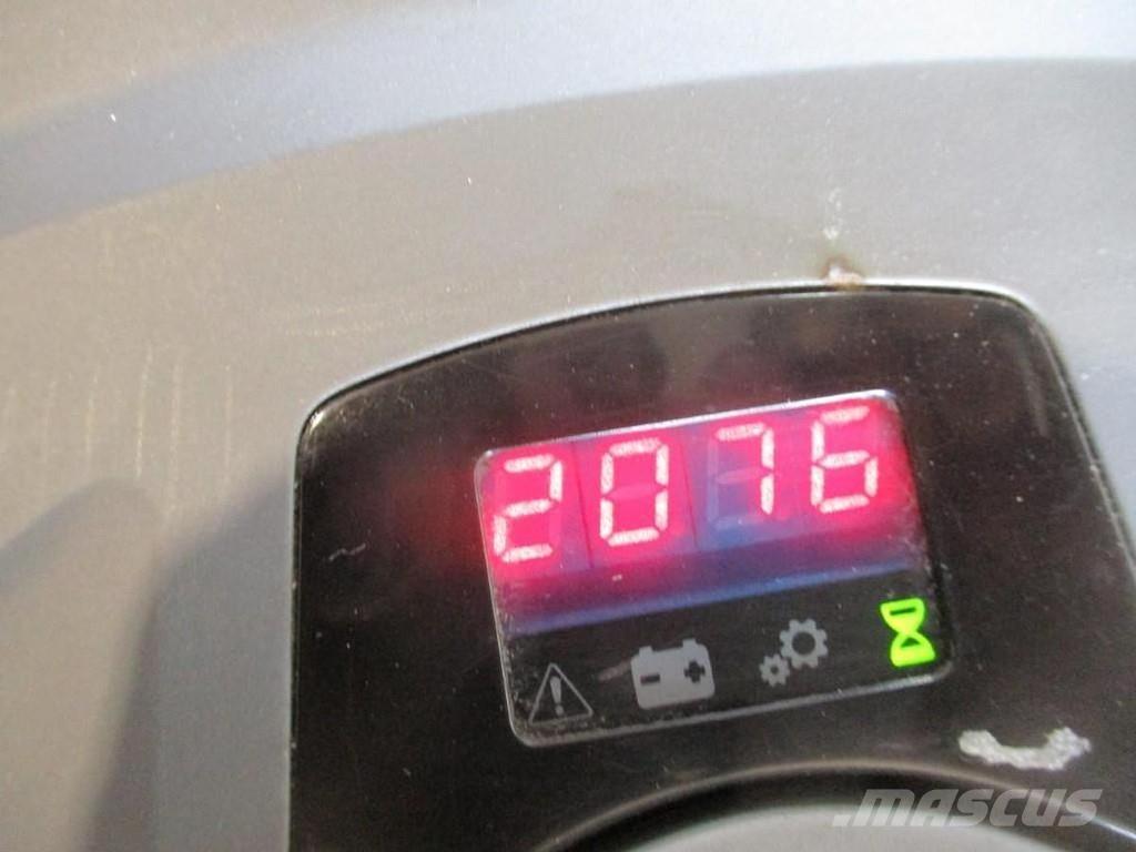 Toyota LPE200 Električni nizko dvižni viličar s stojiščem