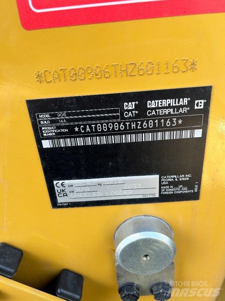 CAT 906 Kolesni nakladalci