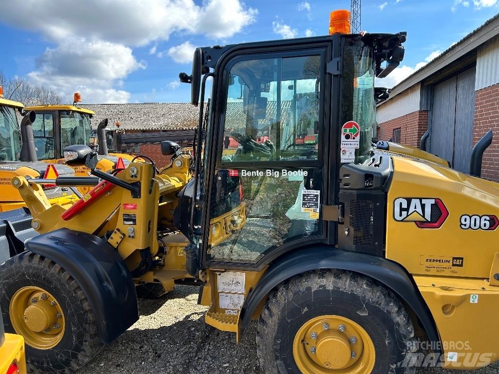 CAT 906 Kolesni nakladalci