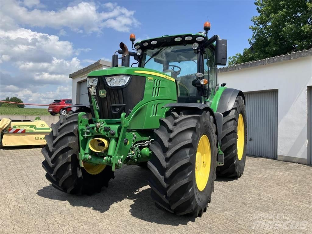 John Deere 6215R Traktorji