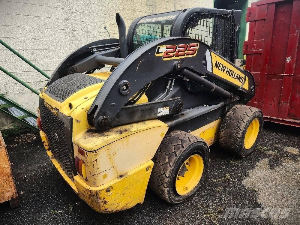 New Holland 225L Skid steer mini nakladalci