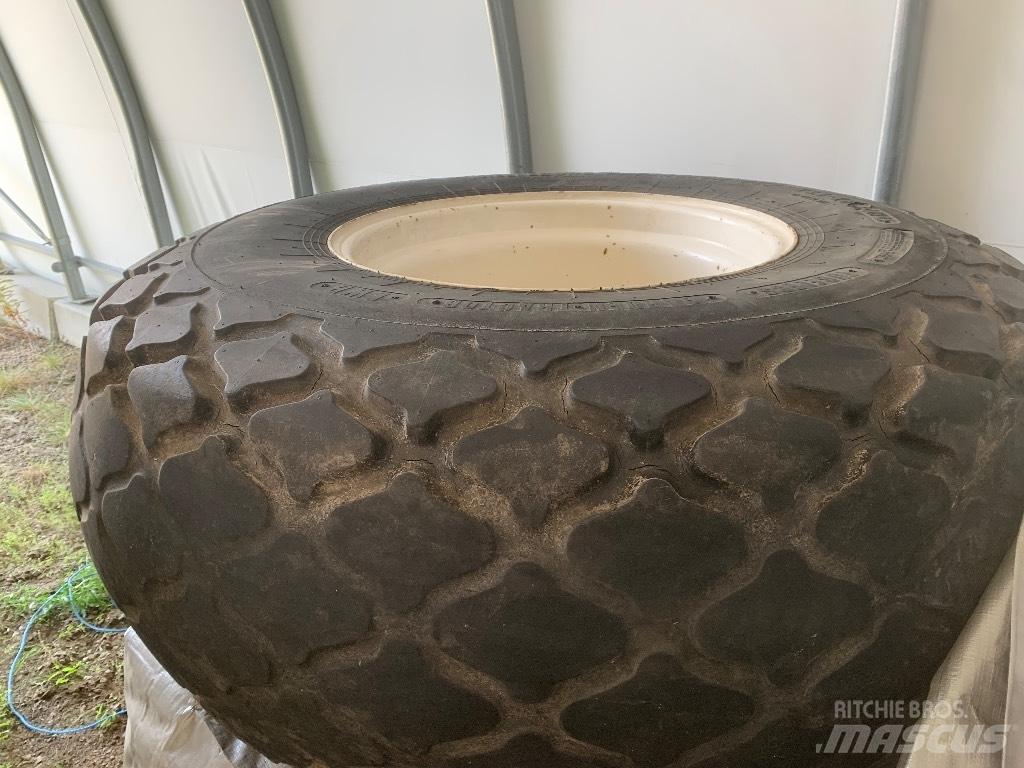 Trelleborg 23.1 26 Gume, kolesa in platišča