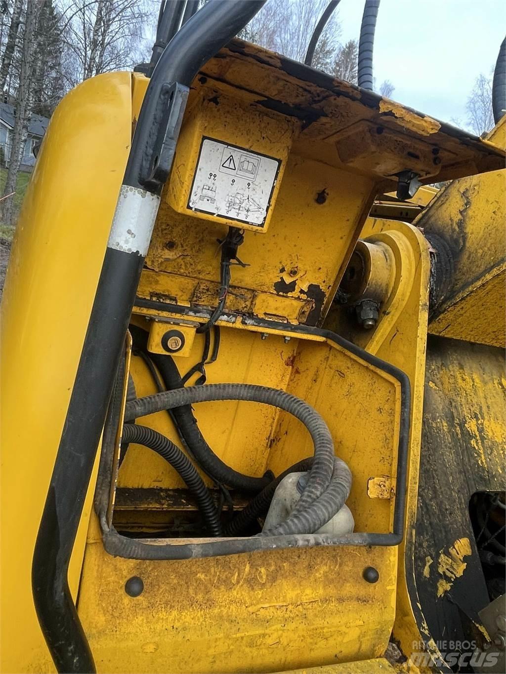 JCB JS 200 LC Bagri goseničarji