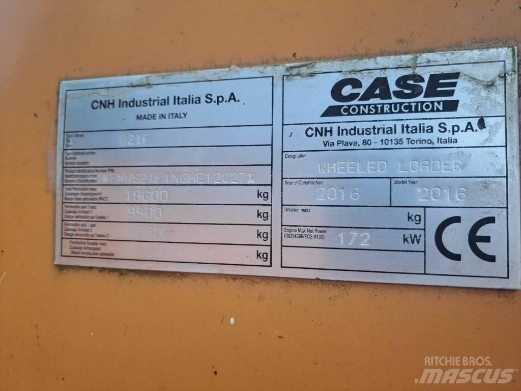 CASE 821 FXR Kolesni nakladalci