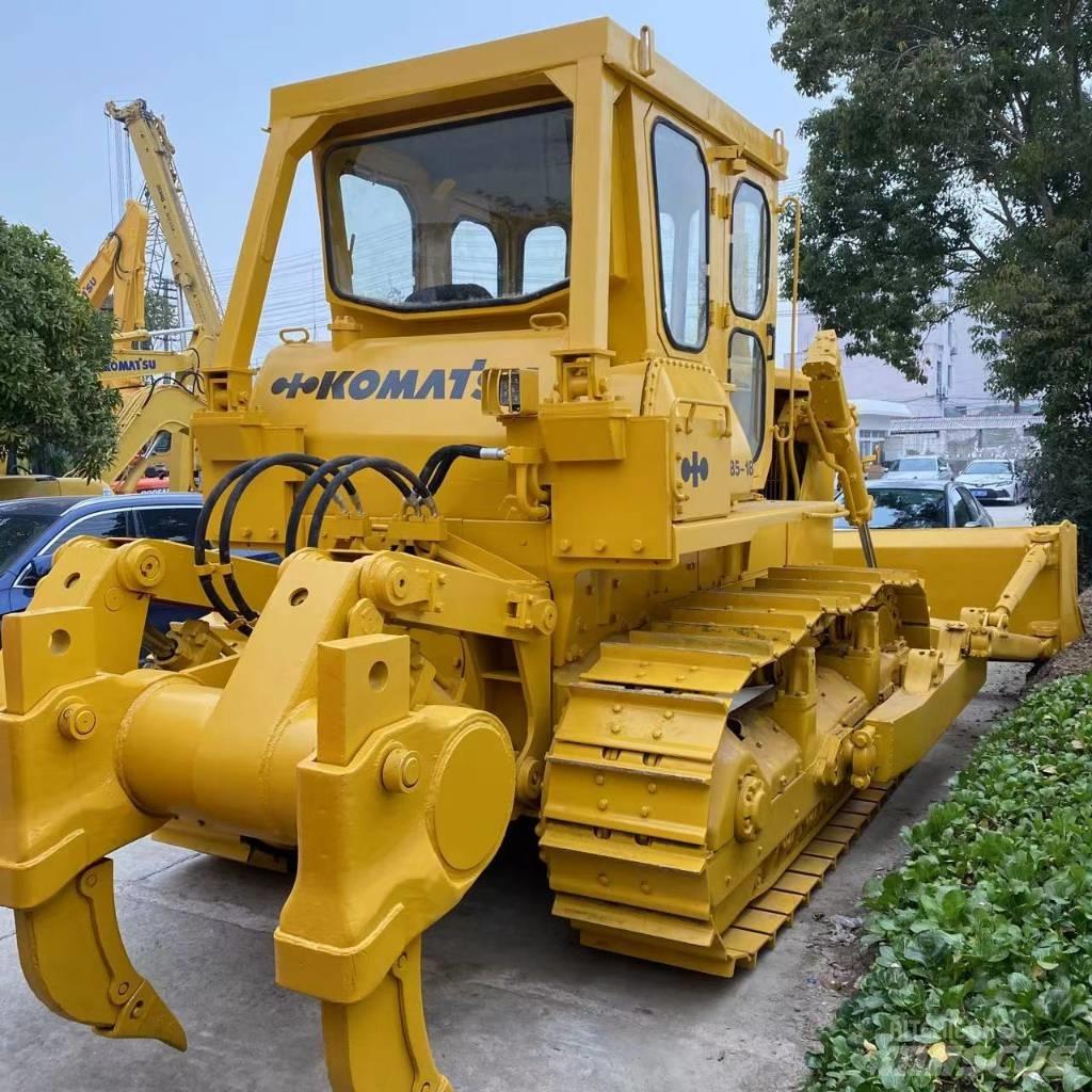 Komatsu D 85 Buldožerji goseničarji