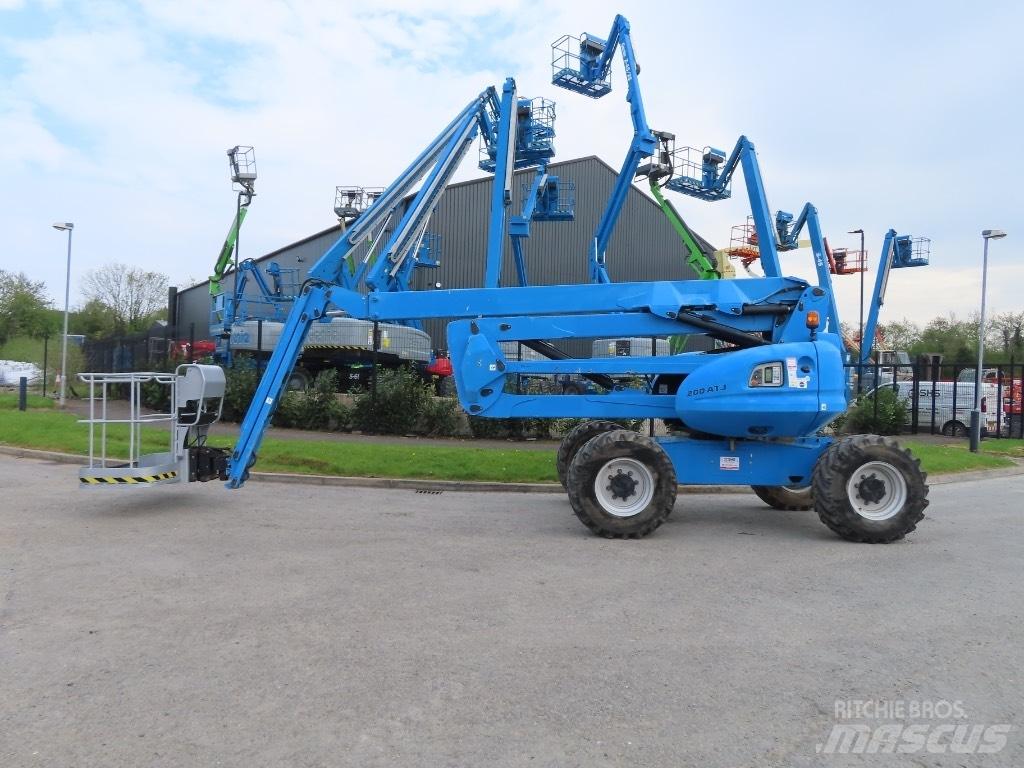 Manitou 200 ATJ Zglobne dvižne ploščadi