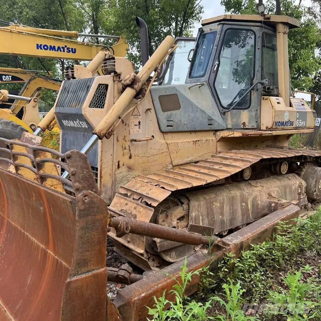 Komatsu D 65 P-12 Buldožerji goseničarji