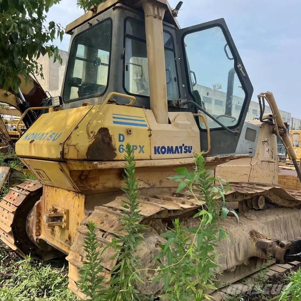 Komatsu D 65 P-12 Buldožerji goseničarji
