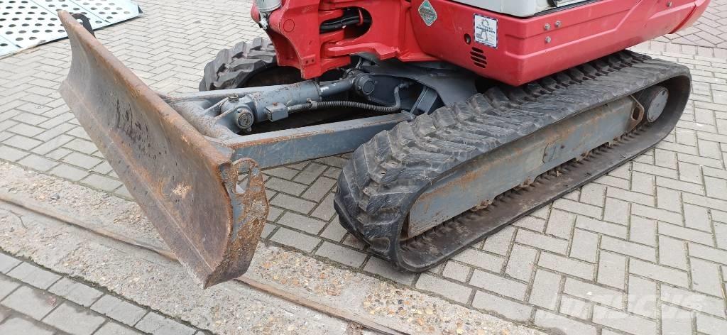 Takeuchi TB 235 CR Mini bagri <7t