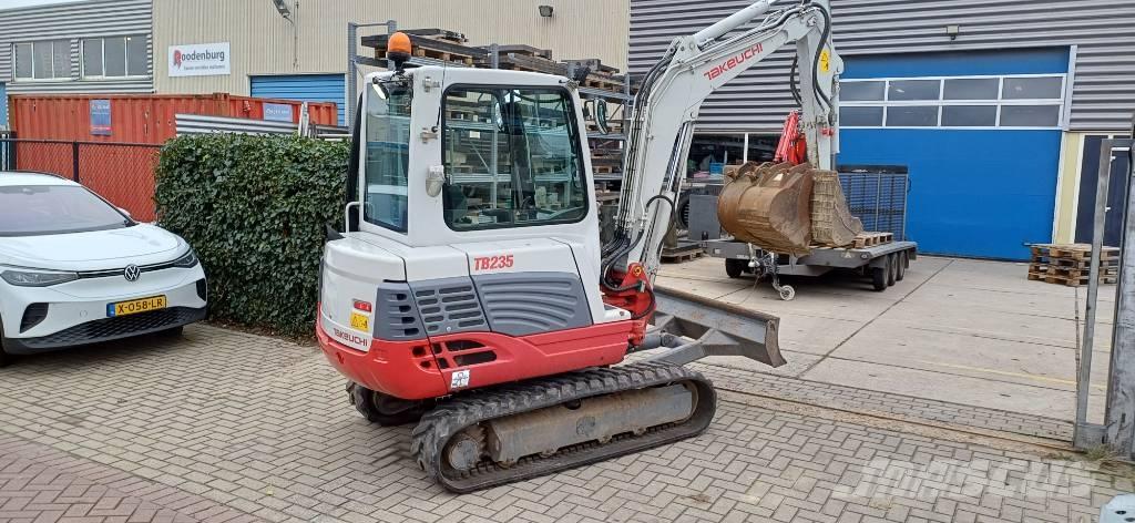 Takeuchi TB 235 CR Mini bagri <7t