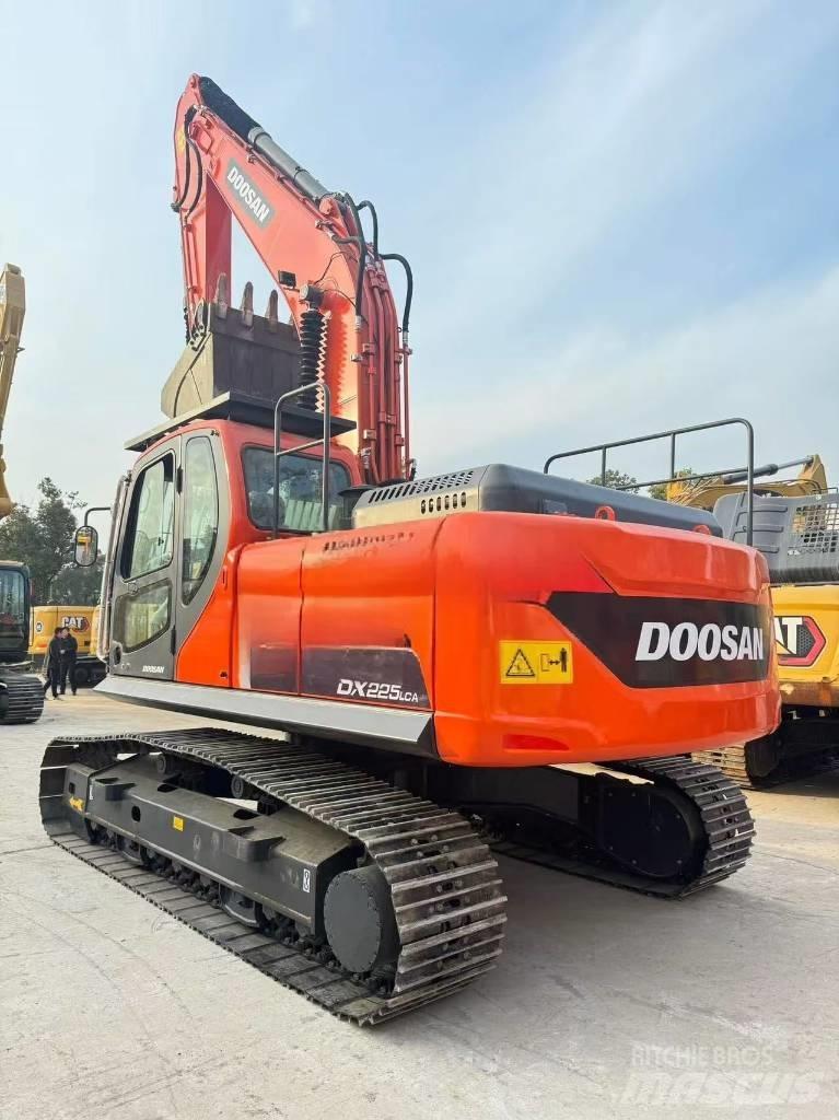 Doosan DX 225 LCA Midi bagri 7t – 12t