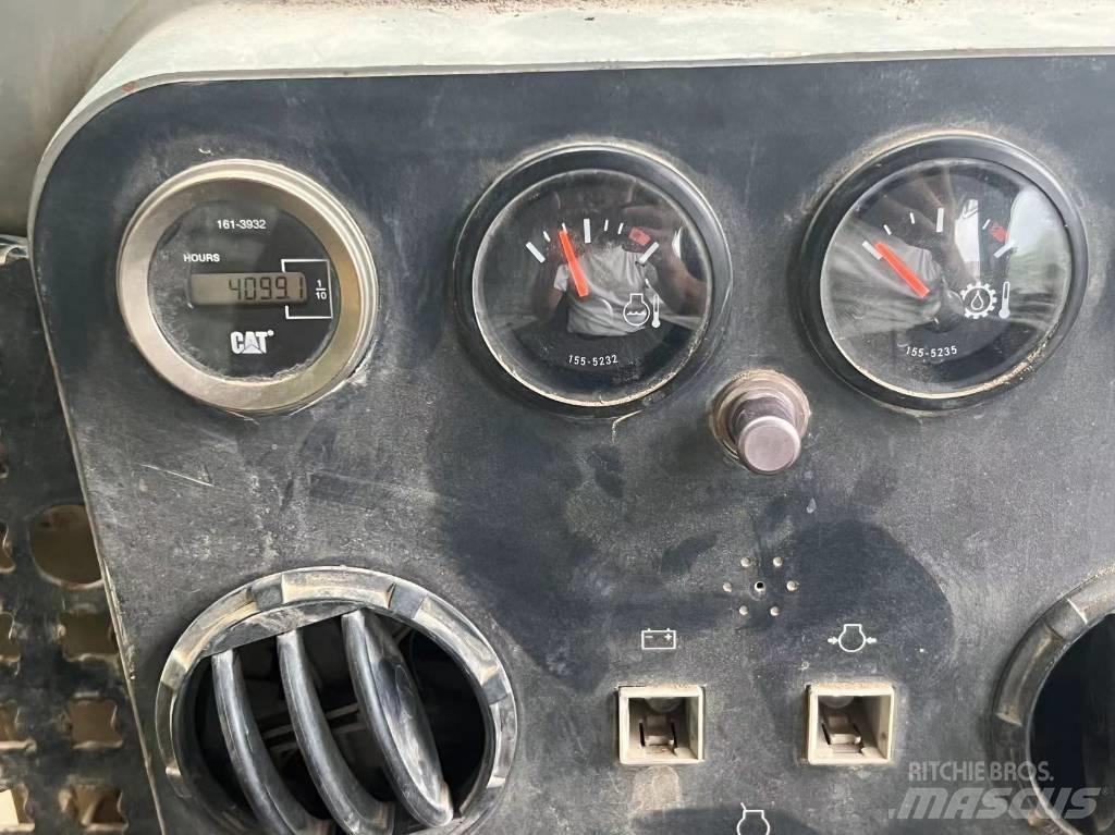 CAT D 7 G 2 Buldožerji goseničarji